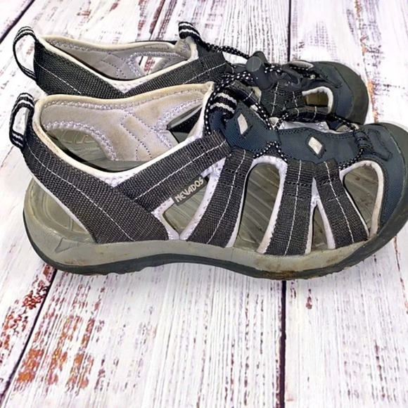 Nevados slip on outdoor shoes size 8 - Picture 3 of 5